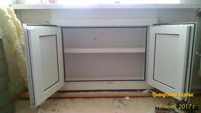 Холодильник под окном фото