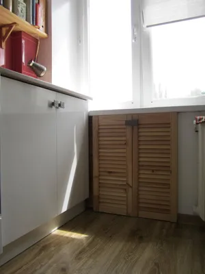 Шкафчик под окном на кухне - 66 фото