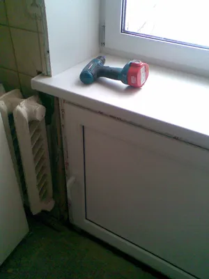 Холодильник под окном в Серпухове