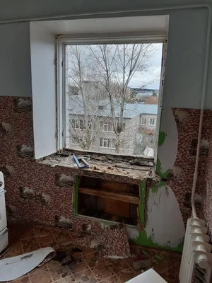 Установка окна на кухне с хрущевским холодильником в Перми | Стеклим-Теплим