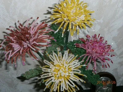 Искристые хризантемы | biser.info - всё о бисере и бисерном творчестве