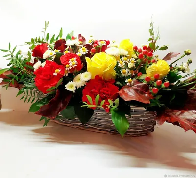Композиция \"Осенняя\" Живые цветы в корзине. Флористика – купить на Ярмарке  Мастеров – RQU54RU | Букеты, Москва