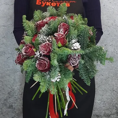 Зимний букет из роз и шишек – купить с доставкой в Москве. Цена ниже!