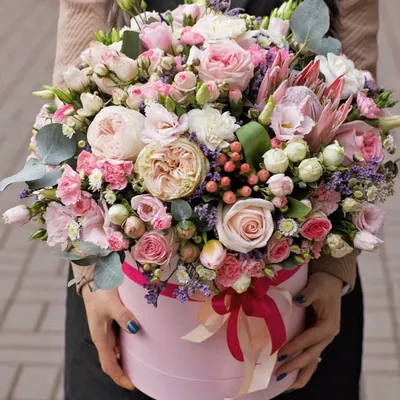 Цветы в шляпной коробке \u003e Шляпная коробка с цветами купить в  интернет-магазине