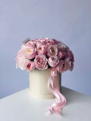 Пионовидные розы Кейра в шляпной коробке - купить в Москве | Flowerna