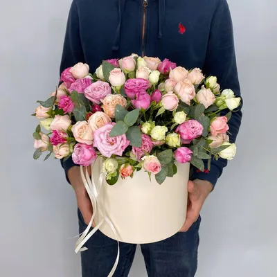 Кустовые розы в шляпной коробке XL купить в Саратове недорого