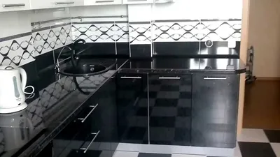Кухня черный низ, белый верх, черная столешница - YouTube