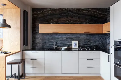 Красивые кухни с серым фартуком и черной столешницей – 135 лучших фото  дизайна интерьера кухни | Houzz Россия