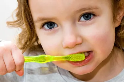 У ребенка почернели зубы, что делать? Как убрать черные зубы