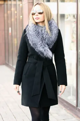 Короткое черное пальто из шерсти с чернобуркой