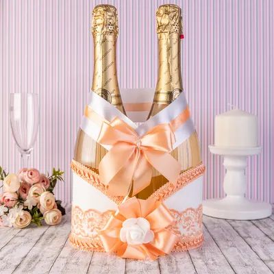 Украшение на бутылки шампанского на свадьбу и рождение первенца с кружевом  персикового цвета и белой розой купить по выгодной цене в интернет-магазине  OZON