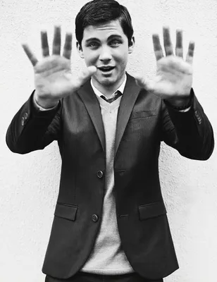 Logan Lerman 🌼 | Logan lerman, Logan, Celebrities