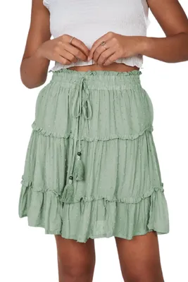 Зеленая многоярусная мини-юбка в горошек с присборенной талией и оборками  арт.1835375 - купить в Краснодаре