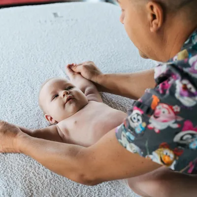 4 месяца ребенку: что должен уметь делать при своевременном развитии