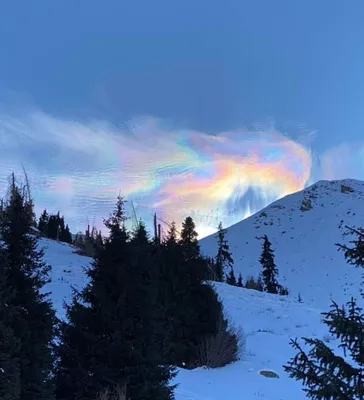 Чудо природы: радужные облака попали на фото в горах Алматы - 16.12.2020,  Sputnik Казахстан