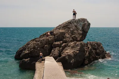 Пляж \"Лягушка\" в Алупке 2019, фото отдыха на пляже Алупки | Блог TVIL.RU