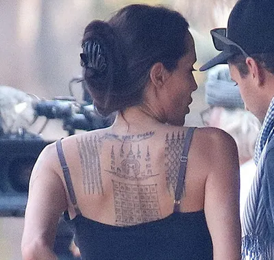 На руке Анджелины Джоли появилась новая загадочная татуировка (фото)
