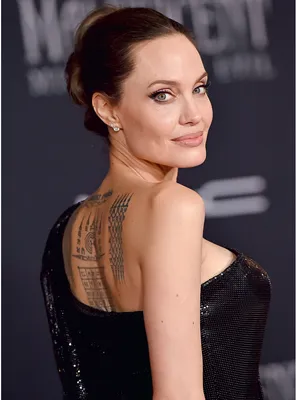 Анджелина Джоли пыталась спасти брак с Брэдом Питтом с помощью новой  татуировки | WMJ.ru