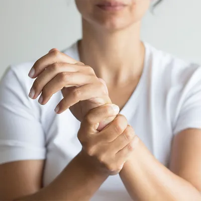 Что такое артрит рук: описание заболевания, причины | Симптомы артрита рук,  стадии