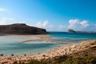 Пляж Балос. Вид с острова Грамвуса, Крит в Греции. Волшебные бирюзовые  воды, лагуны, пляжи с чистым белым песком . стоковое фото ©vitmarkov  144826685