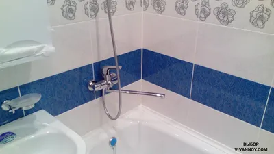 Дизайн ванной в синем и белом цветах
