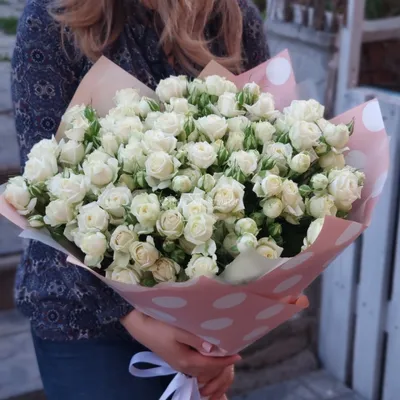 11 белых кустовых роз \"Сноуфлейк\" купить в Москве в Букет-Элит