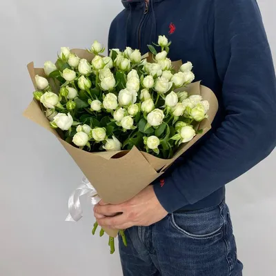 9 белых кустовых роз купить в Саратове недорого