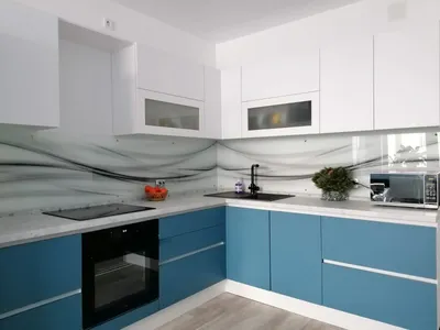 Современная бело голубая кухня с фасадами пластик - Кухни на заказ в  Екатеринбурге по индивидуальным размерам напрямую от производителя