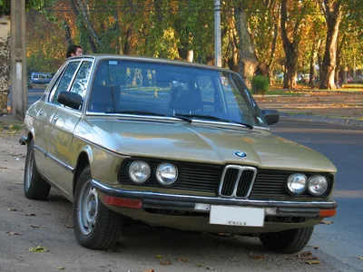 Файл:BMW 518 1981 (8981940448).jpg — Викисклад