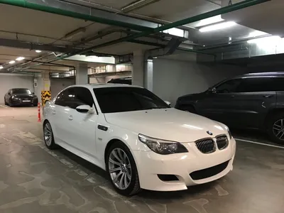 Купить б/у BMW M5 IV (E60/E61) 5.0 AMT (507 л.с.) бензин робот в Москве:  белый БМВ М5 IV (E60/E61) седан 2008 года на Авто.ру ID 1088586372