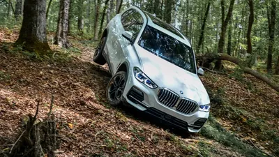 Новый BMW X5: внедорожником не стал, но только потому что ему это не нужно