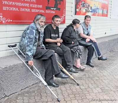 Вечер с огоньком устраивают биробиджанские бомжи в подвалах жилых  многоэтажек - PrimaMedia