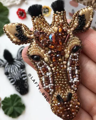 БРОШИ ИЗ БИСЕРА op Instagram: \"🦒 #broochgiraffe 🦒 Всем привет! В  ближайшее время буду спамить 👉🏻 листа… | Handmade beaded jewelry, Beaded  brooch, Beaded jewelry