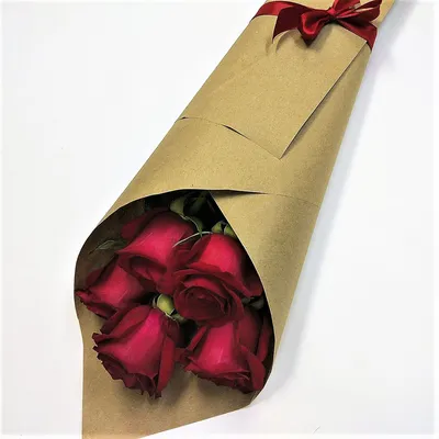 Букет из 5-ти роз в крафте, Flowers \u0026 Gifts Novorossiysk, buy at a price of  1760 RUB, Mono Bouquets on Cvetochniy ray with delivery | Flowwow