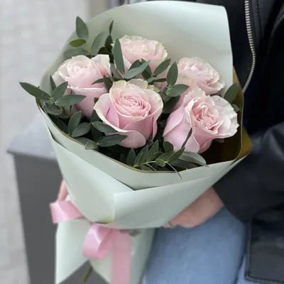 Букет Женственный из 5 роз и эвкалипта - Доставкой цветов в Москве! 40846  товаров! Цены от 487 руб. Цветы Тут