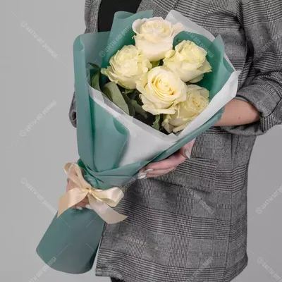 Букет из 5 белых роз (50 см.) купить в Барнауле | Розы недорого оптом  розница