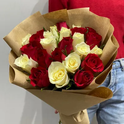 Букет из красных и белых роз купить с доставкой в Наб. Челнах