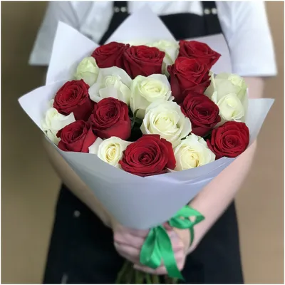 Букет из красных и белых роз 21 шт. (50 см). — купить в интернет-магазине  по низкой цене на Яндекс Маркете