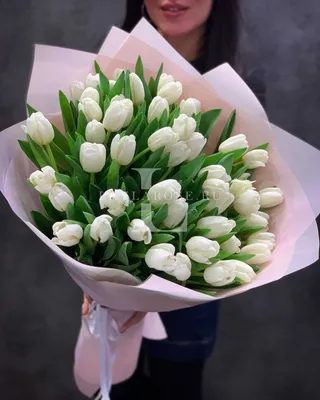 Букет из 51 белых тюльпанов - с доставкой по Москве