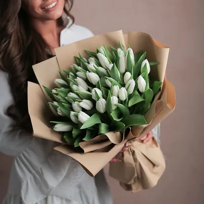 Букет из 35 белых тюльпанов в Оренбурге купить, заказать с доставкой - Fleur