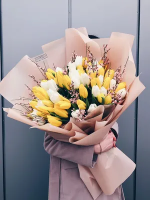 Букет из желтых и белых тюльпанов с генистой - купить с доставкой от  ElitBuket