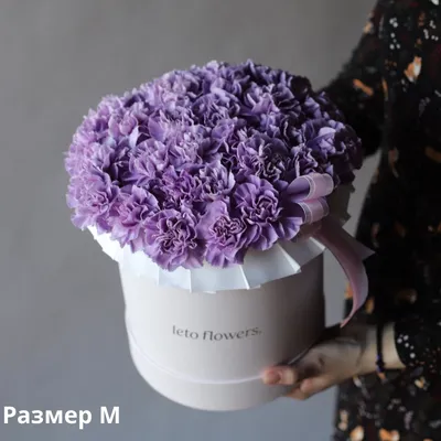 Букет из гвоздик в шляпной коробке - заказать доставку цветов в Москве от  Leto Flowers