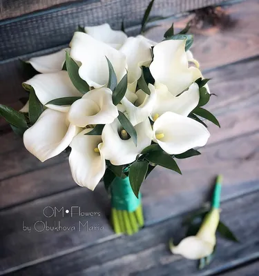 БУКЕТ НЕВЕСТЫ СПБ | ОФОРМЛЕНИЕ on Instagram: “Моно букет из калл с зеленью  итальянского рускус… | Flower bouquet wedding, Whimsical wedding flowers,  Wedding flowers