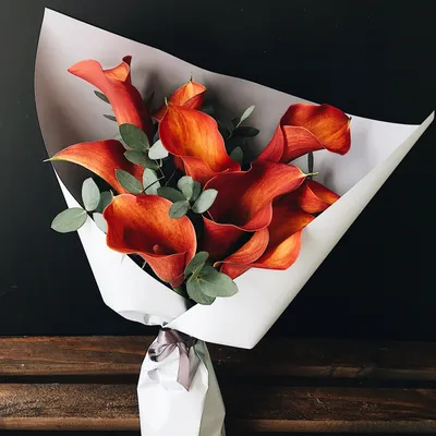 Букет из рыжих калл - купить в Москве по отличной цене с недорогой  доставкой в цветочном магазине BotanicaLab