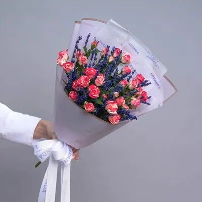 Сборный букет из кустовой розы с лавандой - купить в Омске в цветочной  мастерской Лаванда