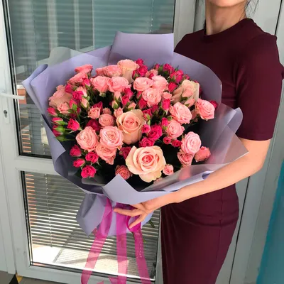 Яркий букет из кустовых и обычных роз в Оренбурге купить, заказать с  доставкой - Fleur