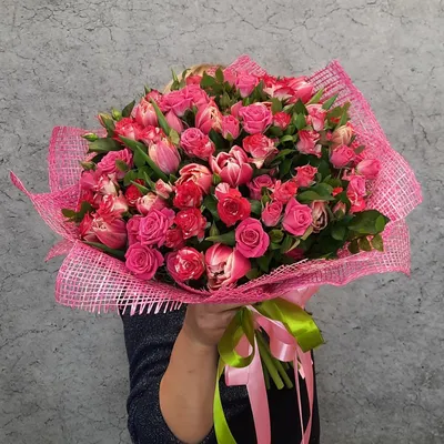 Букет из тюльпанов и кустовых роз – купить с доставкой в Москве. Цена ниже!
