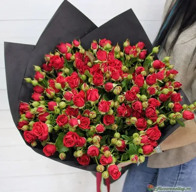 Букет красных кустовых роз 25 шт, купить с доставкой в Екатеринбурге |  Flowers Valley