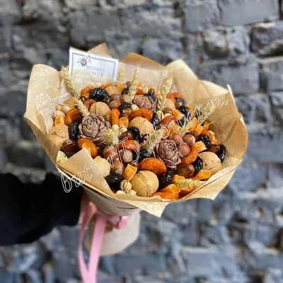 Съедобный букет из сухофруктов, орехов и сухоцветов
