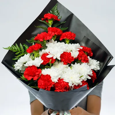 Какие цветы принести на похороны мужчины и сколько штук